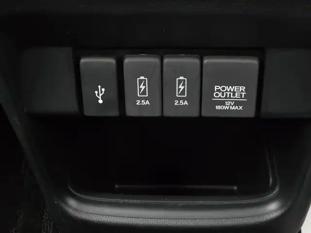 ホンダ Ｎ ＯＮＥ プレミアム ツアラー 鹿児島県 2018(平30)年 7.2万km パールⅡ 純正ナビ(CD/AM/FM)/バックカメラ/ビルトインETC/クルーズコントロール/シティブレーキアクティブシステム/ビークルスタビリティアシスト/ターボ/HIDヘッドランプ/オートライト/オートエアコン/本革巻きステアリング/ステアリングスイッチ/パドルシフト/ハーフレザーシート/RH16インチアルミホイール/スマートキーシステム/禁煙車