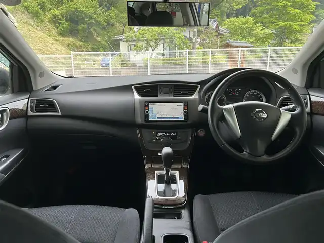 日産 シルフィ G 福島県 2014(平26)年 1.7万km ブリリアントシルバー 登録時走行距離：16/415km/純正SDナビ/（フルセグTV/BT接続/CD/DVD/AM/FM）/バックカメラ/PUSHスタート/スペアキー/横滑り防止装置/純正AWサマータイヤ/HIDヘッドライト/フォグランプ/オートライト/電格ミラー/ウィンカーミラー/フロアマット/ドアバイザー/保証書/取扱説明書