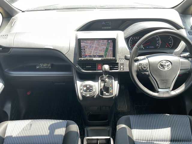 トヨタ ヴォクシー ZS 道央・札幌 2014(平26)年 14.5万km ブラッキッシュアゲハガラスフレーク (株)IDOMが運営する【じしゃロン札幌店】の自社ローン専用車両になります。こちらは現金またはオートローンご利用価格です。自社ローンご希望の方は別途その旨お申し付けください。/・ALPINE9インチナビ&フルセグ&CD&DVD&BT/・ALPINEフリップダウンモニター/・両側電動スライドドア/・ETC/・アイドリングストップ/・スマートキー/・プッシュスタート/・コーナーセンサー前後/・電動格納ドアミラー/・ウインカードアミラー