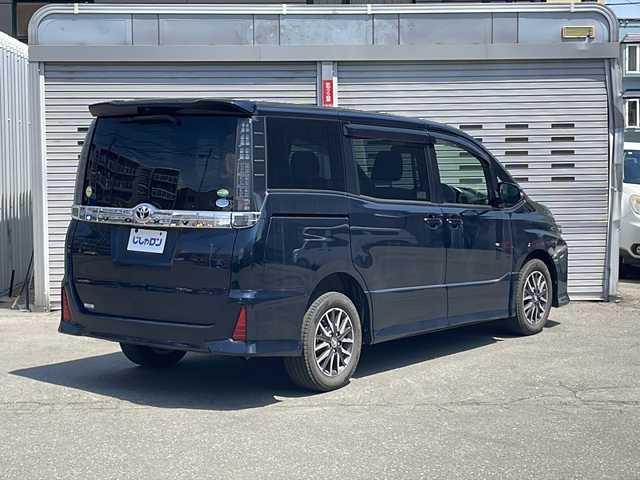 トヨタ ヴォクシー ZS 道央・札幌 2014(平26)年 14.5万km ブラッキッシュアゲハガラスフレーク (株)IDOMが運営する【じしゃロン札幌店】の自社ローン専用車両になります。こちらは現金またはオートローンご利用価格です。自社ローンご希望の方は別途その旨お申し付けください。/・ALPINE9インチナビ&フルセグ&CD&DVD&BT/・ALPINEフリップダウンモニター/・両側電動スライドドア/・ETC/・アイドリングストップ/・スマートキー/・プッシュスタート/・コーナーセンサー前後/・電動格納ドアミラー/・ウインカードアミラー