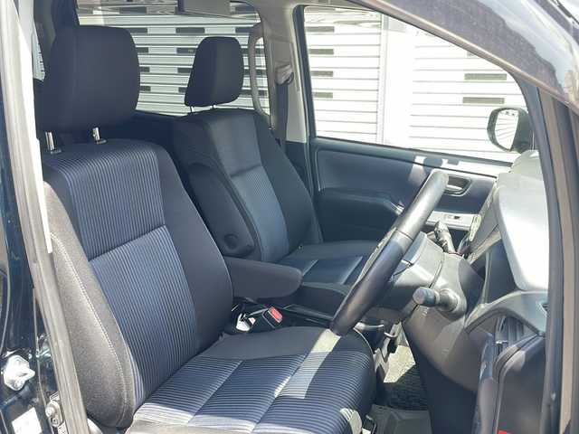トヨタ ヴォクシー ZS 道央・札幌 2014(平26)年 14.5万km ブラッキッシュアゲハガラスフレーク (株)IDOMが運営する【じしゃロン札幌店】の自社ローン専用車両になります。こちらは現金またはオートローンご利用価格です。自社ローンご希望の方は別途その旨お申し付けください。/・ALPINE9インチナビ&フルセグ&CD&DVD&BT/・ALPINEフリップダウンモニター/・両側電動スライドドア/・ETC/・アイドリングストップ/・スマートキー/・プッシュスタート/・コーナーセンサー前後/・電動格納ドアミラー/・ウインカードアミラー