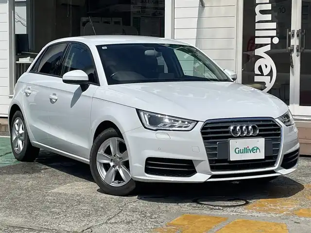 アウディ Ａ１ SB 1．0TFSI 神奈川県 2017(平29)年 4万km パール 純正メモリナビ/　（CD・DVD・SD・Bluetooth）/フルセグTV/パーキングエイド/キセノンライト/アドバンスドキー/純正16インチAW/コーナーセンサー/ETC/保証書/取扱説明書/R2-R6記録簿有り