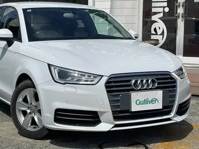 アウディ Ａ１ SB 1．0TFSI 神奈川県 2017(平29)年 4万km パール 純正メモリナビ/　（CD・DVD・SD・Bluetooth）/フルセグTV/パーキングエイド/キセノンライト/アドバンスドキー/純正16インチAW/コーナーセンサー/ETC/保証書/取扱説明書/R2-R6記録簿有り