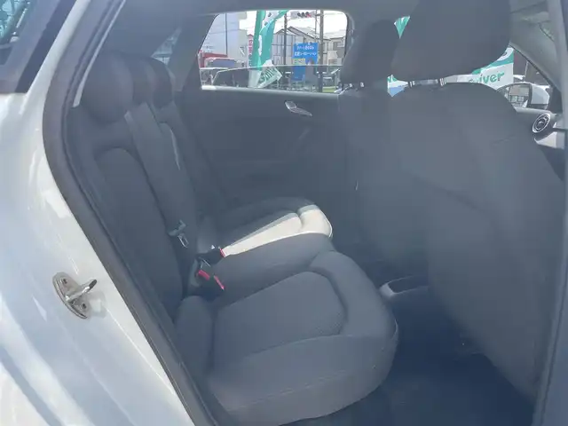 アウディ Ａ１ SB 1．0TFSI 神奈川県 2017(平29)年 4万km パール 純正メモリナビ/　（CD・DVD・SD・Bluetooth）/フルセグTV/パーキングエイド/キセノンライト/アドバンスドキー/純正16インチAW/コーナーセンサー/ETC/保証書/取扱説明書/R2-R6記録簿有り