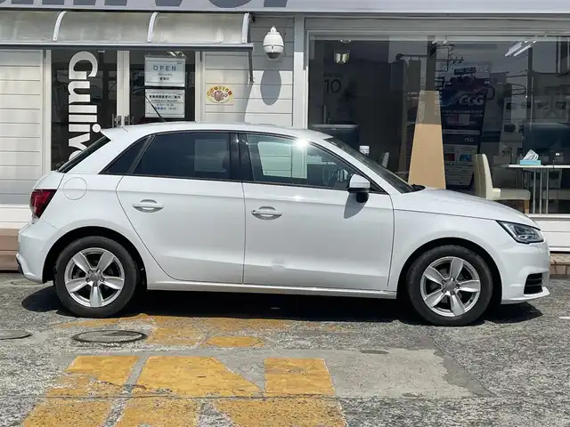 アウディ Ａ１ SB 1．0TFSI 神奈川県 2017(平29)年 4万km パール 純正メモリナビ/　（CD・DVD・SD・Bluetooth）/フルセグTV/パーキングエイド/キセノンライト/アドバンスドキー/純正16インチAW/コーナーセンサー/ETC/保証書/取扱説明書/R2-R6記録簿有り