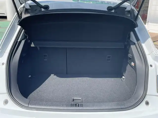 アウディ Ａ１ SB 1．0TFSI 神奈川県 2017(平29)年 4万km パール 純正メモリナビ/　（CD・DVD・SD・Bluetooth）/フルセグTV/パーキングエイド/キセノンライト/アドバンスドキー/純正16インチAW/コーナーセンサー/ETC/保証書/取扱説明書/R2-R6記録簿有り