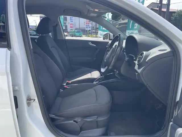 アウディ Ａ１ SB 1．0TFSI 神奈川県 2017(平29)年 4万km パール 純正メモリナビ/　（CD・DVD・SD・Bluetooth）/フルセグTV/パーキングエイド/キセノンライト/アドバンスドキー/純正16インチAW/コーナーセンサー/ETC/保証書/取扱説明書/R2-R6記録簿有り
