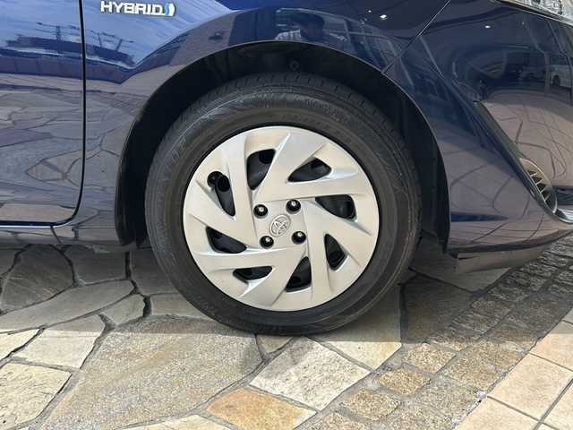 トヨタ アクア S スタイルブラック 静岡県 2017(平29)年 6.3万km ダークブルーマイカ 【主要装備】/社外ナビ　/スマートキー　/プッシュスタート　/ＥＴＣ　/オートライト　/ステアリングスイッチ　/オートハイビーム　/横滑り防止機能　/オートエアコン　/先行車発進お知らせ
