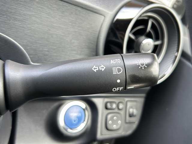 トヨタ アクア S スタイルブラック 静岡県 2017(平29)年 6.3万km ダークブルーマイカ 【主要装備】/社外ナビ　/スマートキー　/プッシュスタート　/ＥＴＣ　/オートライト　/ステアリングスイッチ　/オートハイビーム　/横滑り防止機能　/オートエアコン　/先行車発進お知らせ
