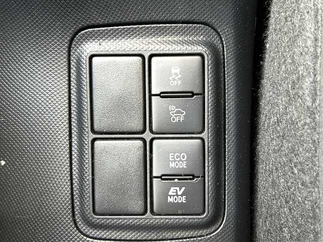 トヨタ アクア S スタイルブラック 静岡県 2017(平29)年 6.3万km ダークブルーマイカ 【主要装備】/社外ナビ　/スマートキー　/プッシュスタート　/ＥＴＣ　/オートライト　/ステアリングスイッチ　/オートハイビーム　/横滑り防止機能　/オートエアコン　/先行車発進お知らせ