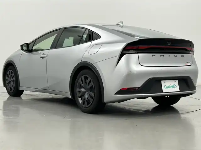 トヨタ プリウス X 熊本県 2023(令5)年 5.1万km シルバーメタリック 禁煙車　/社外ナビ　/バックカメラ/ＥＴＣ　/前後クリアランスソナー　/トヨタセーフティーセンス/・プリクラッシュセーフティ/・レーントレーシングアシスト/・ロードアシスト/・レーンディパーチャーアラート/・レーダークルーズコントロール/・オートマチックハイビーム/・ドライバー異常対応システム/・プロアクティブドライビングアシスト/・ブラインドスポットモニター/横滑り防止/社外フロアマット/オートライト/LEDヘッドライト/スマートキー/プッシュスタート
