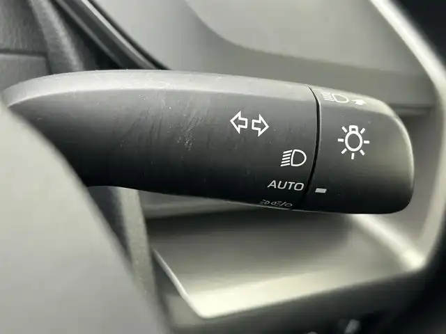 トヨタ プリウス X 熊本県 2023(令5)年 5.1万km シルバーメタリック 禁煙車　/社外ナビ　/バックカメラ/ＥＴＣ　/前後クリアランスソナー　/トヨタセーフティーセンス/・プリクラッシュセーフティ/・レーントレーシングアシスト/・ロードアシスト/・レーンディパーチャーアラート/・レーダークルーズコントロール/・オートマチックハイビーム/・ドライバー異常対応システム/・プロアクティブドライビングアシスト/・ブラインドスポットモニター/横滑り防止/社外フロアマット/オートライト/LEDヘッドライト/スマートキー/プッシュスタート