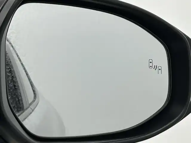 トヨタ プリウス X 熊本県 2023(令5)年 5.1万km シルバーメタリック 禁煙車　/社外ナビ　/バックカメラ/ＥＴＣ　/前後クリアランスソナー　/トヨタセーフティーセンス/・プリクラッシュセーフティ/・レーントレーシングアシスト/・ロードアシスト/・レーンディパーチャーアラート/・レーダークルーズコントロール/・オートマチックハイビーム/・ドライバー異常対応システム/・プロアクティブドライビングアシスト/・ブラインドスポットモニター/横滑り防止/社外フロアマット/オートライト/LEDヘッドライト/スマートキー/プッシュスタート