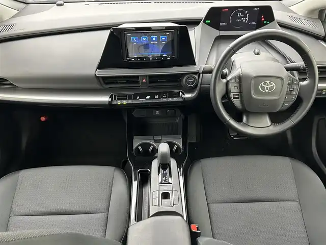 トヨタ プリウス X 熊本県 2023(令5)年 5.1万km シルバーメタリック 禁煙車　/社外ナビ　/バックカメラ/ＥＴＣ　/前後クリアランスソナー　/トヨタセーフティーセンス/・プリクラッシュセーフティ/・レーントレーシングアシスト/・ロードアシスト/・レーンディパーチャーアラート/・レーダークルーズコントロール/・オートマチックハイビーム/・ドライバー異常対応システム/・プロアクティブドライビングアシスト/・ブラインドスポットモニター/横滑り防止/社外フロアマット/オートライト/LEDヘッドライト/スマートキー/プッシュスタート