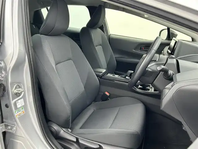 トヨタ プリウス X 熊本県 2023(令5)年 5.1万km シルバーメタリック 禁煙車　/社外ナビ　/バックカメラ/ＥＴＣ　/前後クリアランスソナー　/トヨタセーフティーセンス/・プリクラッシュセーフティ/・レーントレーシングアシスト/・ロードアシスト/・レーンディパーチャーアラート/・レーダークルーズコントロール/・オートマチックハイビーム/・ドライバー異常対応システム/・プロアクティブドライビングアシスト/・ブラインドスポットモニター/横滑り防止/社外フロアマット/オートライト/LEDヘッドライト/スマートキー/プッシュスタート