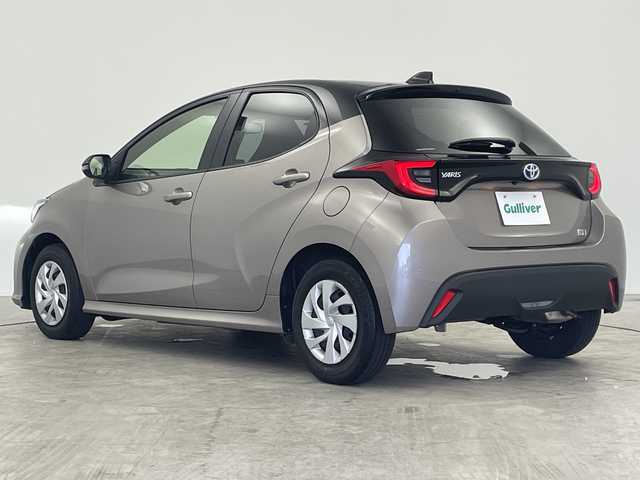 トヨタ ヤリス ハイブリッド G 三重県 2021(令3)年 1.7万km ブラック/アバンギャルドブロンズメタリック 純正8インチディスプレイオーディオ/・フルセグ・Bluetooth・USB・AppleCarPlay・AndroidAuto/バックカメラ/トヨタセーフティセンス/・レーダクルーズコントロール/・プリクラッシュセーフティ/・オートマチックハイビーム/・レーントレーシングアシスト/・ロードサインアシスト/LEDヘッドライト（オート）/100V充電