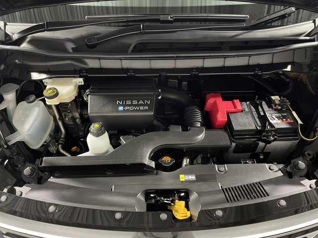 日産 セレナ e－パワー ハイウェイスター V 神奈川県 2023(令5)年 1.5万km ダイヤモンドブラック 12.3インチディスプレイオーディオ　/日産コネクテッドナビ　/‐AM/FM/Apple Car Play/Android Auto/BT/フルセグTV　/アラウンドビューモニター　/両側ハンズフリースライドドア　/360度セーフティアシスト　/プロパイロット　/インテリジェントエマージェンシーブレーキ　/車線逸脱防止支援システム　/後退時車両検知警報　/ふらつき警報　/ワイヤレス充電　/前後ドラレコ　/サンシェード　/SOSコール　