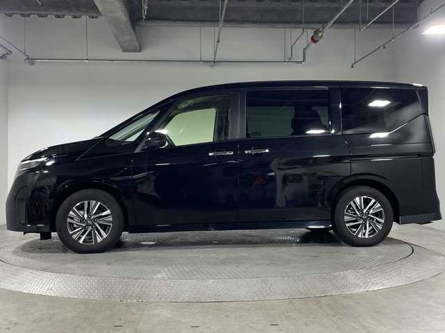 日産 セレナ e－パワー ハイウェイスター V 神奈川県 2023(令5)年 1.5万km ダイヤモンドブラック 12.3インチディスプレイオーディオ　/日産コネクテッドナビ　/‐AM/FM/Apple Car Play/Android Auto/BT/フルセグTV　/アラウンドビューモニター　/両側ハンズフリースライドドア　/360度セーフティアシスト　/プロパイロット　/インテリジェントエマージェンシーブレーキ　/車線逸脱防止支援システム　/後退時車両検知警報　/ふらつき警報　/ワイヤレス充電　/前後ドラレコ　/サンシェード　/SOSコール　