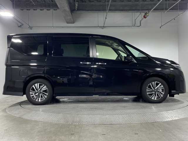 日産 セレナ e－パワー ハイウェイスター V 神奈川県 2023(令5)年 1.5万km ダイヤモンドブラック 12.3インチディスプレイオーディオ　/日産コネクテッドナビ　/‐AM/FM/Apple Car Play/Android Auto/BT/フルセグTV　/アラウンドビューモニター　/両側ハンズフリースライドドア　/360度セーフティアシスト　/プロパイロット　/インテリジェントエマージェンシーブレーキ　/車線逸脱防止支援システム　/後退時車両検知警報　/ふらつき警報　/ワイヤレス充電　/前後ドラレコ　/サンシェード　/SOSコール　