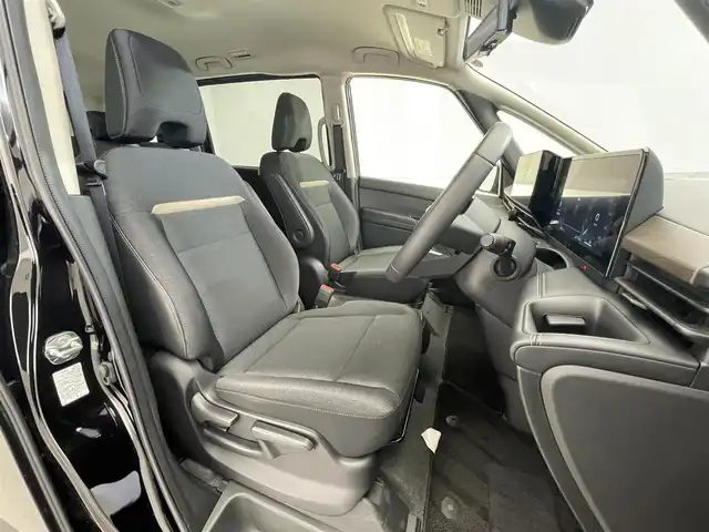 日産 セレナ e－パワー ハイウェイスター V 滋賀県 2023(令5)年 1.5万km ダイヤモンドブラック 純正12.3型ナビ/（BT/HDMI/AppleCarPlay/AndroidAuto/フルセグ）/両側電動スライドドア/全方位カメラ/前後ドライブレコーダー/ビルトインETC2.0/プロパイロット/レーダークルーズコントロール/衝突被害軽減ブレーキ/レーンキープアシスト/オートハイビーム/ワイヤレス充電/オートライト/電動パーキング/オートホールド/ステアリングスイッチ