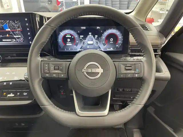 日産 セレナ e－パワー ハイウェイスター V 滋賀県 2023(令5)年 1.5万km ダイヤモンドブラック 純正12.3型ナビ/（BT/HDMI/AppleCarPlay/AndroidAuto/フルセグ）/両側電動スライドドア/全方位カメラ/前後ドライブレコーダー/ビルトインETC2.0/プロパイロット/レーダークルーズコントロール/衝突被害軽減ブレーキ/レーンキープアシスト/オートハイビーム/ワイヤレス充電/オートライト/電動パーキング/オートホールド/ステアリングスイッチ