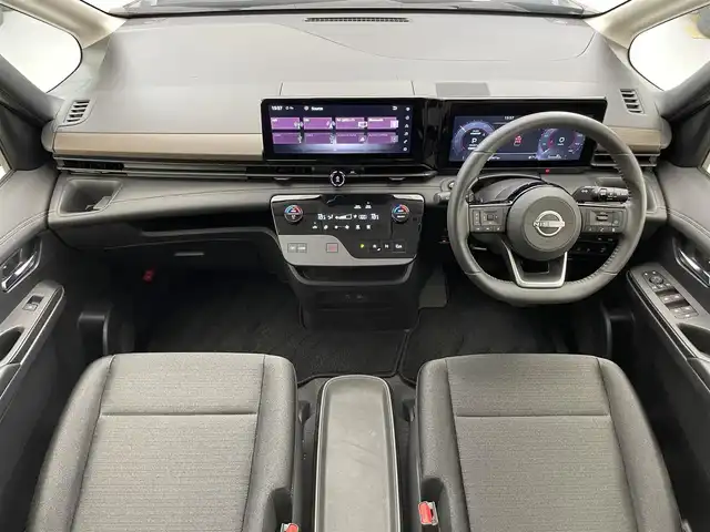 日産 セレナ e－パワー ハイウェイスター V 滋賀県 2023(令5)年 1.5万km ダイヤモンドブラック 純正12.3型ナビ/（BT/HDMI/AppleCarPlay/AndroidAuto/フルセグ）/両側電動スライドドア/全方位カメラ/前後ドライブレコーダー/ビルトインETC2.0/プロパイロット/レーダークルーズコントロール/衝突被害軽減ブレーキ/レーンキープアシスト/オートハイビーム/ワイヤレス充電/オートライト/電動パーキング/オートホールド/ステアリングスイッチ
