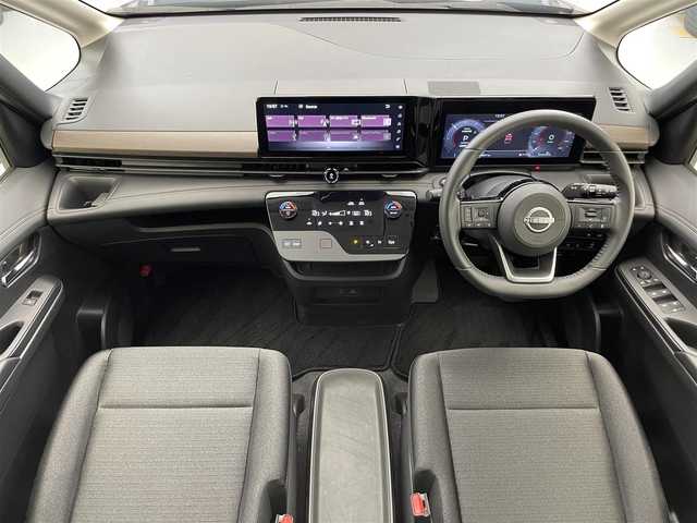 日産 セレナ e－パワー ハイウェイスター V 滋賀県 2023(令5)年 1.5万km ダイヤモンドブラック 純正12.3型ナビ/（BT/HDMI/AppleCarPlay/AndroidAuto/フルセグ）/両側電動スライドドア/全方位カメラ/前後ドライブレコーダー/ビルトインETC2.0/プロパイロット/レーダークルーズコントロール/衝突被害軽減ブレーキ/レーンキープアシスト/オートハイビーム/ワイヤレス充電/オートライト/電動パーキング/オートホールド/ステアリングスイッチ