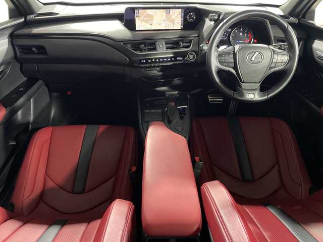 レクサス ＵＸ 200 Fスポーツ 神奈川県 2018(平30)年 4.5万km ブラック 純正10.3型メモリーナビゲーション/フルセグ　AM FM SD　USB　Bluetooth　CD DVD　AUX　Miracast/パノラミックビューモニター/ムーンルーフ/プレミアムサウンドシステム/ブラインドスポットモニター/パーキングサポートブレーキ/セーフティシステムプラス/プリクラッシュセーフティ/レーントレーシングアシスト/オートマチックハイビーム/レーダークルーズコントロール/先行車発進告知お知/ロードサインアシスト/ドライブセレクトモード/ハンズフリーバックドア/革巻きステアリング/パドルシフト/合皮スポーツシート/前席シートヒーター/D席メモリーシート/純正ビルトインETC2.0/アイドリングストップ/前後クリアランスソナー/社外前方ドライブレコーダー/電子パーキング　オートホールド/プッシュスタート/スマートキー/リアパフォーマンスダンパー/純正18インチアルミホイール/純正リアスポイラー/丸型一眼LEDヘッドランプ/オートライト/フロントフォグランプ/スペアキー　カードキー