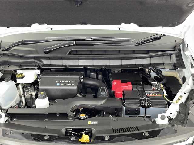 日産 セレナ e－パワー ハイウェイスター V 愛知県 2025(令7)年 0.1千km プリズムホワイト 純正12.3インチワイドディスプレイ/Bluetooth/フルセグTV/登録済未使用車/全周囲カメラ/両側パワースライドドア/衝突被害軽減ブレーキ/コーナーセンサー/レーンアシスト/レーダークルーズコントロール/ワイヤレス充電器/ETC2.0/前後ドライブレコーダー/純正16インチアルミホイール/LEDオートライト/電動格納ミラー