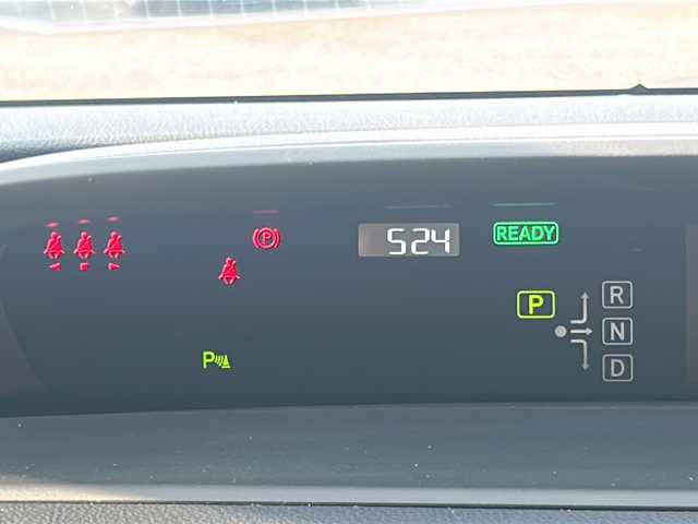 トヨタ プリウス S 岐阜県 2022(令4)年 3.5万km パール 登録時走行距離　34809km/ディスプレイオーディオナビ/Bluetooth接続可/バックカメラ/トヨタセーフティーセンス/コーナーセンサー前後/純正ドライブレコーダー前方/レーンキープアシスト/LEDヘッドライト/オートマチックハイビーム/オートライト/プッシュスタート/スマートキー/スペアキー１本/アイドリングストップ/100V充電/社外フルエアロ