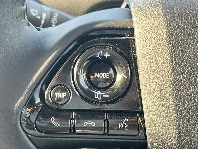 トヨタ プリウス S 岐阜県 2022(令4)年 3.5万km パール 登録時走行距離　34809km/ディスプレイオーディオナビ/Bluetooth接続可/バックカメラ/トヨタセーフティーセンス/コーナーセンサー前後/純正ドライブレコーダー前方/レーンキープアシスト/LEDヘッドライト/オートマチックハイビーム/オートライト/プッシュスタート/スマートキー/スペアキー１本/アイドリングストップ/100V充電/社外フルエアロ