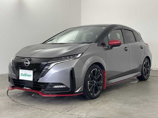 日産 オーラ ニスモ 兵庫県 2023(令5)年 1万km ダークメタルグレー/スーパーブラック2トーン ・ワンオーナー車/・純正ナビ&TV&BT&USB&HDMI/・全方位カメラ/・デジタルインナーミラー/・ビルトインETC2.0/・純正ドライブレコーダー/・スマートキー/・前席シートヒーター/・エマージェンシーブレーキ/・プロパイロット/・ブラインドスポットモニター/・クリアランスソナー/・側方支援/・車線逸脱防止支援/・ハンドル支援/・ステアリングヒーター/・LEDライト/・LEDフォグランプ/・リアフォグランプ/・NISMO専用シート/・NISMO専用エアロ/・新車時保証書/・取扱説明書