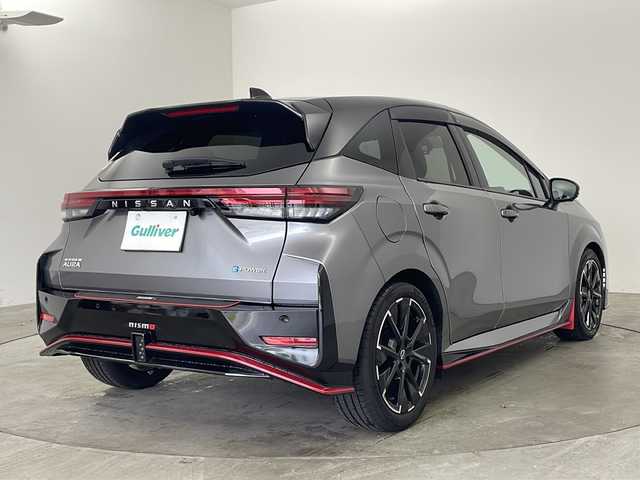 日産 オーラ ニスモ 兵庫県 2023(令5)年 1万km ダークメタルグレー/スーパーブラック2トーン ・ワンオーナー車/・純正ナビ&TV&BT&USB&HDMI/・全方位カメラ/・デジタルインナーミラー/・ビルトインETC2.0/・純正ドライブレコーダー/・スマートキー/・前席シートヒーター/・エマージェンシーブレーキ/・プロパイロット/・ブラインドスポットモニター/・クリアランスソナー/・側方支援/・車線逸脱防止支援/・ハンドル支援/・ステアリングヒーター/・LEDライト/・LEDフォグランプ/・リアフォグランプ/・NISMO専用シート/・NISMO専用エアロ/・新車時保証書/・取扱説明書