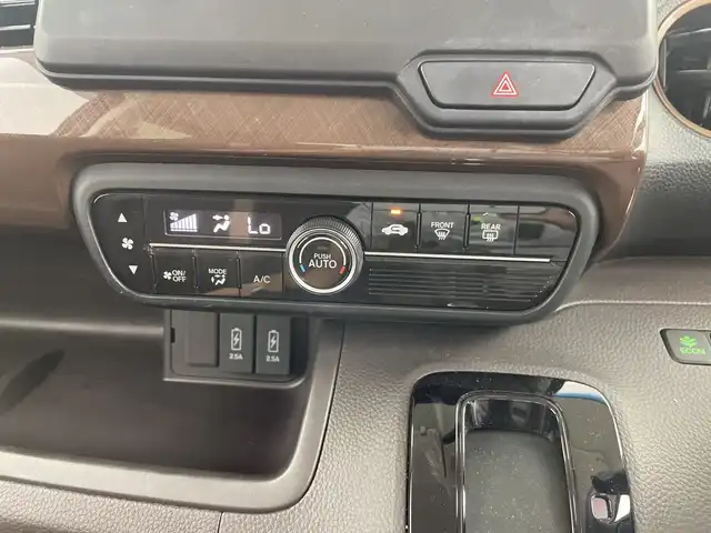 ホンダ Ｎ ＢＯＸ G･L ホンダセンシング カッパーブラウンスタイル 三重県 2019(平31)年 2.7万km プラチナホワイトパール 禁煙車/社外ナビ/【CD/DVD/SD/Bluetooth】/地デジ対応TV/バックカメラ　/両側パワースライドドア　/ホンダセンシング /・衝突軽減ブレーキ　/・先行車発進お知らせ　/・路外逸脱抑制装置　/・標識認識機能　/LEDヘッドライト/オートライト機能/ビルトインＥＴＣ　/リアロールサンシェード　/前方ドライブレコーダー/SD無し
