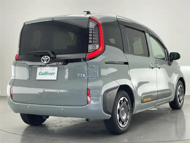 トヨタ シエンタ ハイブリッド Z 愛知県 2023(令5)年 2.4万km アーバンカーキ 純正１０．５型ナビ　全方位カメラ　禁煙車　アドバンストパーク　ＢＳＭ　シートヒーター　内蔵型ドラレコ　ハンドルヒーター　パーキングアシスト　フルセグＴＶ　衝突軽減装置　追従クルコン　コーナーセンサー