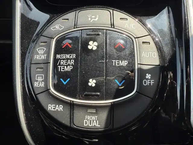 トヨタ ヴォクシー ZS 煌 千葉県 2018(平30)年 4.6万km ブラック 純正SDナビ/(フルセグTV/CD/DVD/Bluetooth)/レーダークルーズコントロール/両側パワースライドドア/ドライブレコーダー　前/バックカメラ/ETC/純正フロアマット/純正アルミホイール/レーンキープアシスト/オートライト/スマートキー/プッシュエンジンスタート