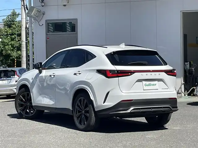 レクサス ＮＸ 350h Fスポーツ 宮城県 2024(令6)年 2万km ホワイトノーヴァガラスフレーク ワンオーナー/パノラマルーフ/白黒レザーシート/エアシート＆シートヒーター/前席パワーシート/純正メモリーナビ/フルセグTV/FM/AM/Bluetooth/USB/パノラミックビューモニター/デジタルインナーミラー/ヘッドアップディスプレイ/BSM/ステアリングヒーター/レーダークルーズコントロール/LEDヘッドライト/前後コーナーセンサー/ルーフレール/パワーバックドア/ETC 2.0/プッシュスタート/スマートキー、スペアキー×２/保証書あり/純正AW付き夏タイヤ（235/50/R20）