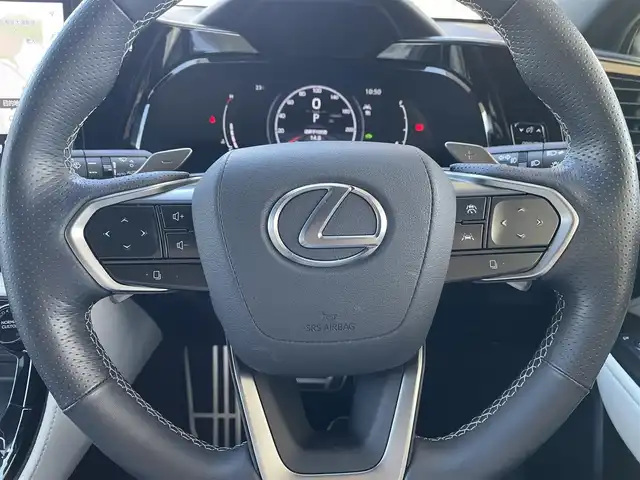 レクサス ＮＸ 350h Fスポーツ 宮城県 2024(令6)年 2万km ホワイトノーヴァガラスフレーク ワンオーナー/パノラマルーフ/白黒レザーシート/エアシート＆シートヒーター/前席パワーシート/純正メモリーナビ/フルセグTV/FM/AM/Bluetooth/USB/パノラミックビューモニター/デジタルインナーミラー/ヘッドアップディスプレイ/BSM/ステアリングヒーター/レーダークルーズコントロール/LEDヘッドライト/前後コーナーセンサー/ルーフレール/パワーバックドア/ETC 2.0/プッシュスタート/スマートキー、スペアキー×２/保証書あり/純正AW付き夏タイヤ（235/50/R20）