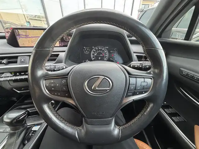 レクサス ＵＸ 200 バージョンC 宮城県 2019(令1)年 8.5万km 青 登録時走行距離85534km/純正ナビ/AM・FM・TV・Bluetooth・CD・USB/クルーズコントロール/ETC/レザーシート/シートヒーター/エアシート/パワーシート/フルフラットシート/バックカメラ/コーナーセンサー/オートマチックハイビーム/純正フロアマット/純正アルミホイール/フォグランプ/ウインカーミラー