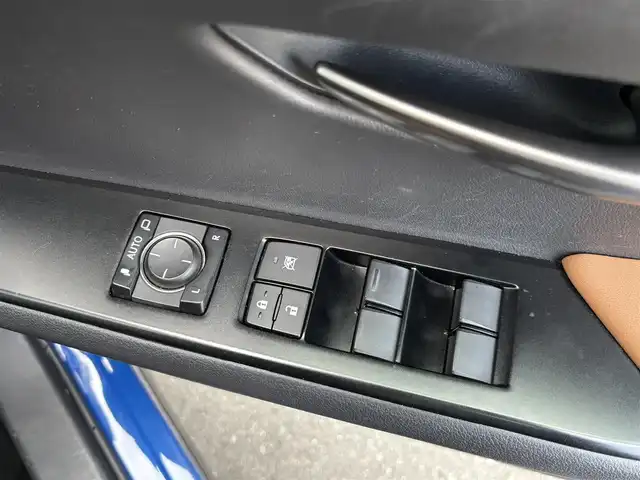 レクサス ＵＸ 200 バージョンC 宮城県 2019(令1)年 8.5万km 青 登録時走行距離85534km/純正ナビ/AM・FM・TV・Bluetooth・CD・USB/クルーズコントロール/ETC/レザーシート/シートヒーター/エアシート/パワーシート/フルフラットシート/バックカメラ/コーナーセンサー/オートマチックハイビーム/純正フロアマット/純正アルミホイール/フォグランプ/ウインカーミラー