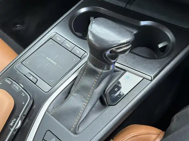 レクサス ＵＸ 200 バージョンC 宮城県 2019(令1)年 8.5万km 青 登録時走行距離85534km/純正ナビ/AM・FM・TV・Bluetooth・CD・USB/クルーズコントロール/ETC/レザーシート/シートヒーター/エアシート/パワーシート/フルフラットシート/バックカメラ/コーナーセンサー/オートマチックハイビーム/純正フロアマット/純正アルミホイール/フォグランプ/ウインカーミラー