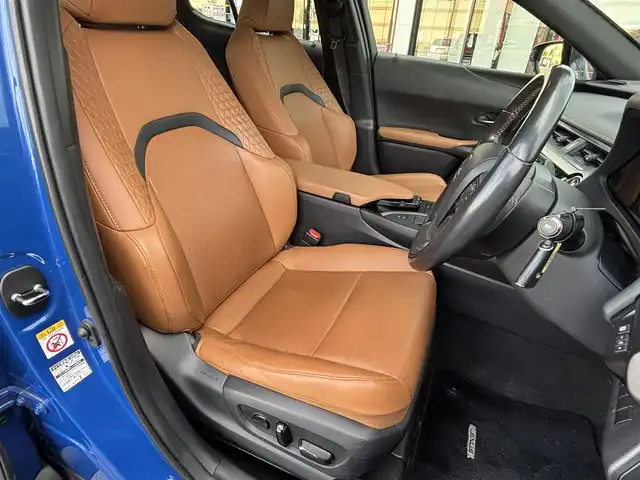 レクサス ＵＸ 200 バージョンC 宮城県 2019(令1)年 8.5万km 青 登録時走行距離85534km/純正ナビ/AM・FM・TV・Bluetooth・CD・USB/クルーズコントロール/ETC/レザーシート/シートヒーター/エアシート/パワーシート/フルフラットシート/バックカメラ/コーナーセンサー/オートマチックハイビーム/純正フロアマット/純正アルミホイール/フォグランプ/ウインカーミラー