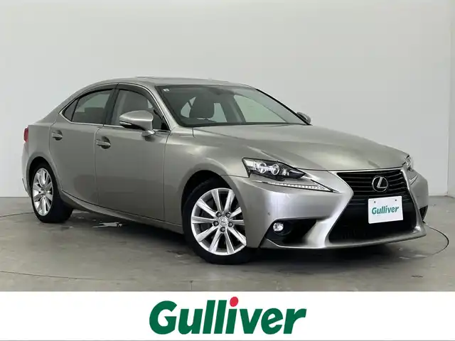レクサス ＩＳ 200t バージョンL 富山県 2015(平27)年 5万km ソニックチタニウム 純正ナビ（AM/FM/DVD/BT/USB/フルセグ）/バックカメラ/ETC/レザーシート/D/N席パワーシート/D席メモリシート/シートヒーター/シートベンチレーション/衝突被害軽減システム/レーダークルーズコントロール/コーナーセンサー/横滑り防止装置/アイドリングストップ/純正アルミホイール/純正フロアマット/オートLEDライト/フォグライト/ブラインドスポットモニター/革巻きステアリング/ステアリングスイッチ/パドルシフト/スマートキー/スペアキー