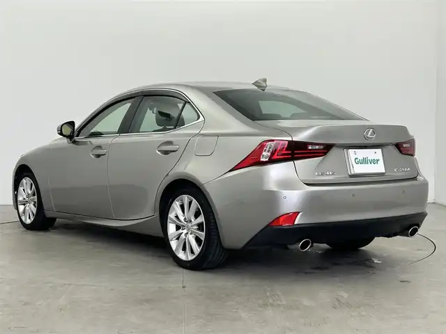 レクサス ＩＳ 200t バージョンL 富山県 2015(平27)年 5万km ソニックチタニウム 純正ナビ（AM/FM/DVD/BT/USB/フルセグ）/バックカメラ/ETC/レザーシート/D/N席パワーシート/D席メモリシート/シートヒーター/シートベンチレーション/衝突被害軽減システム/レーダークルーズコントロール/コーナーセンサー/横滑り防止装置/アイドリングストップ/純正アルミホイール/純正フロアマット/オートLEDライト/フォグライト/ブラインドスポットモニター/革巻きステアリング/ステアリングスイッチ/パドルシフト/スマートキー/スペアキー