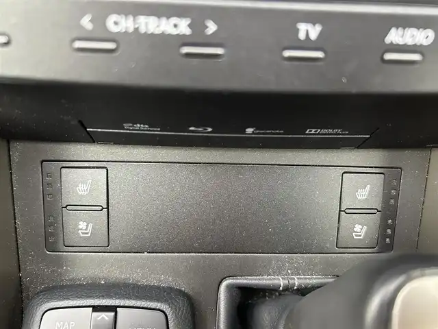 レクサス ＩＳ 200t バージョンL 富山県 2015(平27)年 5万km ソニックチタニウム 純正ナビ（AM/FM/DVD/BT/USB/フルセグ）/バックカメラ/ETC/レザーシート/D/N席パワーシート/D席メモリシート/シートヒーター/シートベンチレーション/衝突被害軽減システム/レーダークルーズコントロール/コーナーセンサー/横滑り防止装置/アイドリングストップ/純正アルミホイール/純正フロアマット/オートLEDライト/フォグライト/ブラインドスポットモニター/革巻きステアリング/ステアリングスイッチ/パドルシフト/スマートキー/スペアキー