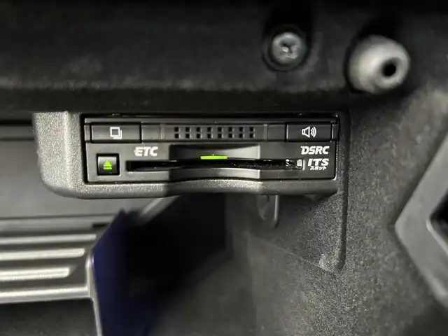 レクサス ＩＳ 200t バージョンL 富山県 2015(平27)年 5万km ソニックチタニウム 純正ナビ（AM/FM/DVD/BT/USB/フルセグ）/バックカメラ/ETC/レザーシート/D/N席パワーシート/D席メモリシート/シートヒーター/シートベンチレーション/衝突被害軽減システム/レーダークルーズコントロール/コーナーセンサー/横滑り防止装置/アイドリングストップ/純正アルミホイール/純正フロアマット/オートLEDライト/フォグライト/ブラインドスポットモニター/革巻きステアリング/ステアリングスイッチ/パドルシフト/スマートキー/スペアキー