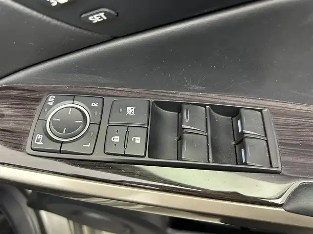 レクサス ＩＳ 200t バージョンL 富山県 2015(平27)年 5万km ソニックチタニウム 純正ナビ（AM/FM/DVD/BT/USB/フルセグ）/バックカメラ/ETC/レザーシート/D/N席パワーシート/D席メモリシート/シートヒーター/シートベンチレーション/衝突被害軽減システム/レーダークルーズコントロール/コーナーセンサー/横滑り防止装置/アイドリングストップ/純正アルミホイール/純正フロアマット/オートLEDライト/フォグライト/ブラインドスポットモニター/革巻きステアリング/ステアリングスイッチ/パドルシフト/スマートキー/スペアキー