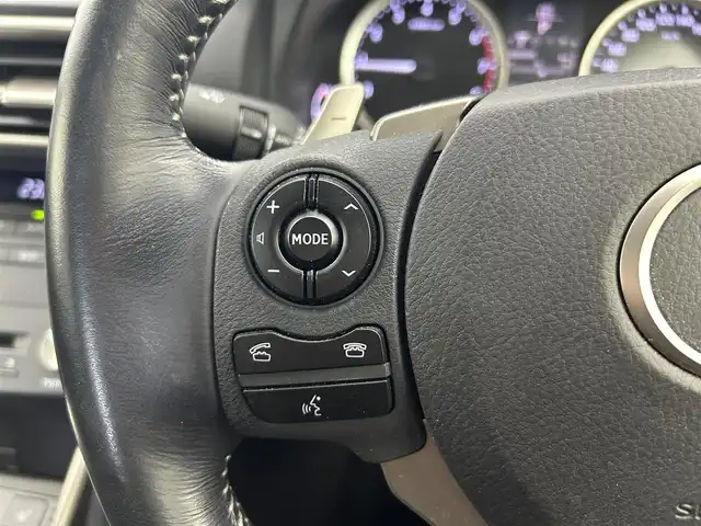 レクサス ＩＳ 200t バージョンL 富山県 2015(平27)年 5万km ソニックチタニウム 純正ナビ（AM/FM/DVD/BT/USB/フルセグ）/バックカメラ/ETC/レザーシート/D/N席パワーシート/D席メモリシート/シートヒーター/シートベンチレーション/衝突被害軽減システム/レーダークルーズコントロール/コーナーセンサー/横滑り防止装置/アイドリングストップ/純正アルミホイール/純正フロアマット/オートLEDライト/フォグライト/ブラインドスポットモニター/革巻きステアリング/ステアリングスイッチ/パドルシフト/スマートキー/スペアキー