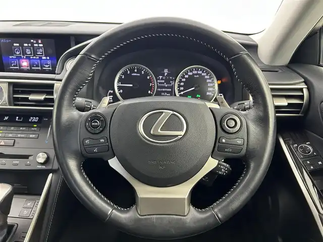レクサス ＩＳ 200t バージョンL 富山県 2015(平27)年 5万km ソニックチタニウム 純正ナビ（AM/FM/DVD/BT/USB/フルセグ）/バックカメラ/ETC/レザーシート/D/N席パワーシート/D席メモリシート/シートヒーター/シートベンチレーション/衝突被害軽減システム/レーダークルーズコントロール/コーナーセンサー/横滑り防止装置/アイドリングストップ/純正アルミホイール/純正フロアマット/オートLEDライト/フォグライト/ブラインドスポットモニター/革巻きステアリング/ステアリングスイッチ/パドルシフト/スマートキー/スペアキー