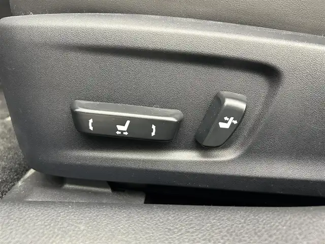 レクサス ＩＳ 200t バージョンL 富山県 2015(平27)年 5万km ソニックチタニウム 純正ナビ（AM/FM/DVD/BT/USB/フルセグ）/バックカメラ/ETC/レザーシート/D/N席パワーシート/D席メモリシート/シートヒーター/シートベンチレーション/衝突被害軽減システム/レーダークルーズコントロール/コーナーセンサー/横滑り防止装置/アイドリングストップ/純正アルミホイール/純正フロアマット/オートLEDライト/フォグライト/ブラインドスポットモニター/革巻きステアリング/ステアリングスイッチ/パドルシフト/スマートキー/スペアキー